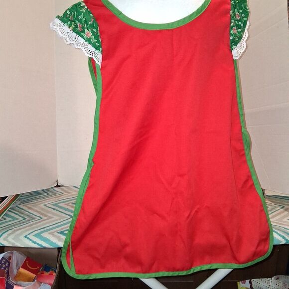 Red Christmas Apron with White Ducks on the Front, Tie's on the Side, 26ins Long - Picture 4 of 4